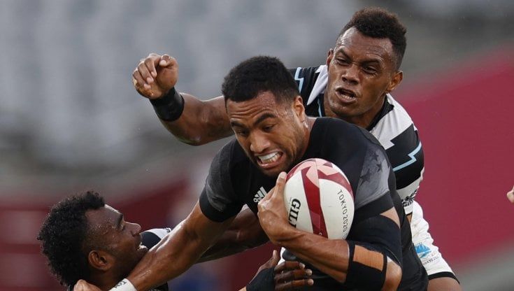 Fiji, i rugbisti volanti sbarcati a Tokyo su un cargo di pesce