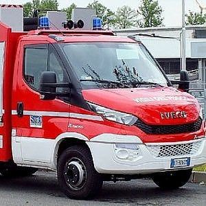 Brescia, paura per una colonna di fumo nero uscita da un impianto siderurgico