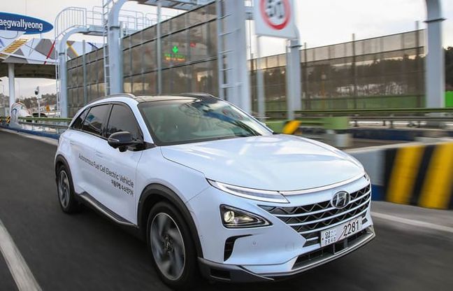 Hyundai, tutto su connessione e sicurezza