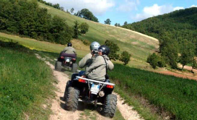 In sella al "quad" a 75 anni<br />si ribalta e muore schiacciato