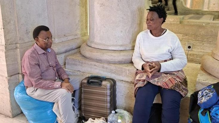 Oscar e Marie da mesi vivono in Stazione Centrale, ma per il Comune di Monza sono “irreperibili”