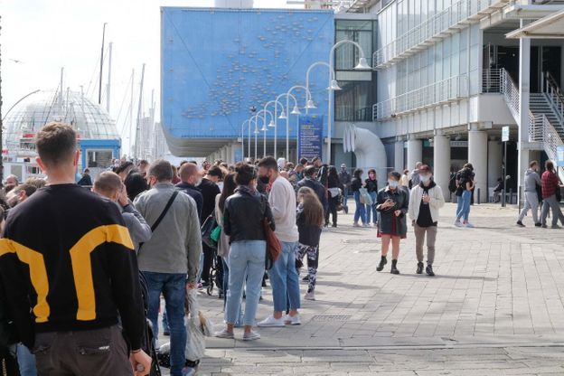 Tornano le code all'Acquario di Genova