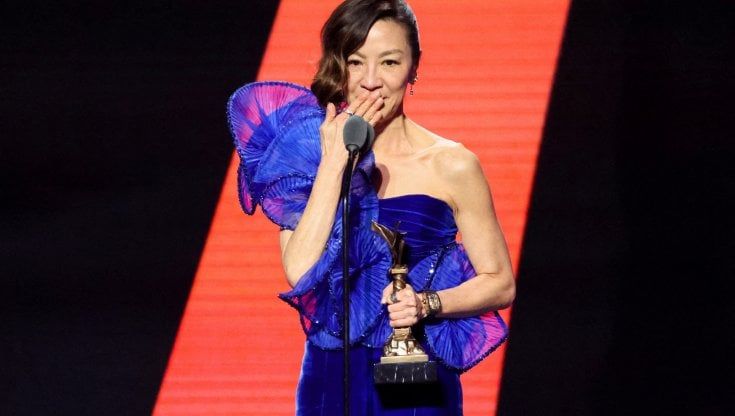 Michelle Yeoh: "Lo dico sempre al mio compagno Jean Todt: un Oscar è più importante di un Gran premio"