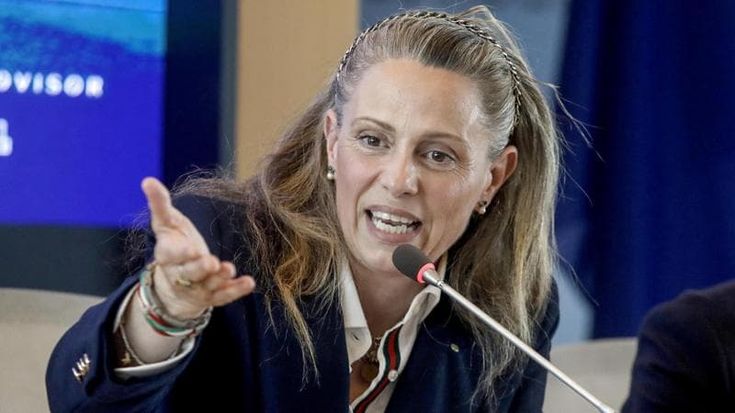 Fontana salva il posto a Picchi sfiduciata per teorie No-Vax, il Pd: “Il presidente è sotto ricatto”