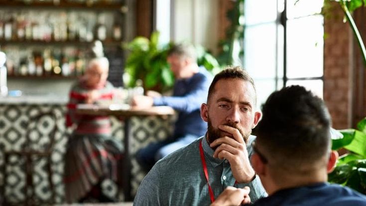 Pausa pranzo: gli italiani preferiscono il ristorante, ma la Gen Z punta sul delivery