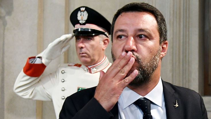 Salvini all’angolo offre Palazzo Chigi a Di Maio per salvarsi
