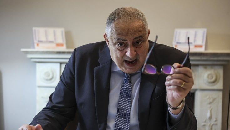 Il piano di Lagalla: scompigliare i poli e aggregare Faraone. M5s: "Finto civico"