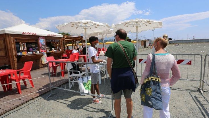Turismo, è boom di prenotazioni per l'estate: Puglia verso il tutto esaurito con la Sardegna 