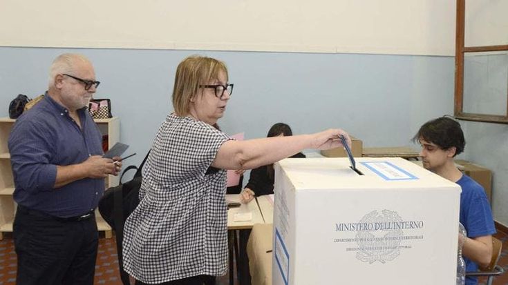 Amministrative Lombardia, al voto per eleggere 93 sindaci: urne aperte dalle 7, affluenza in calo