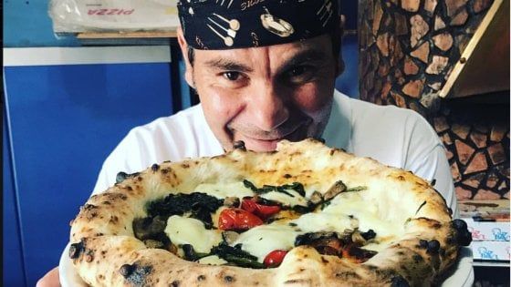 Napoli, lo strano nome della pizzeria che gioca a fare il ristorante