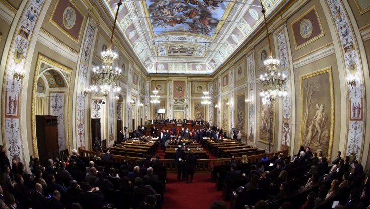 L'Ars approva la legge contro la povertà: 15 milioni contro il disagio sociale