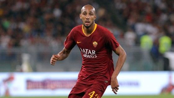 Roma, Nzonzi: "Il calcio italiano ha un problema razzismo"