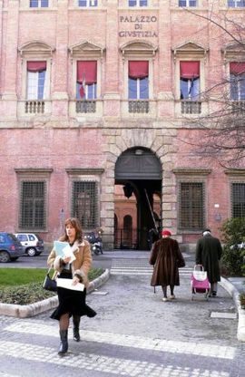 Reag&igrave; alle violenze del marito:<br />per i giudici non &egrave; una vittima