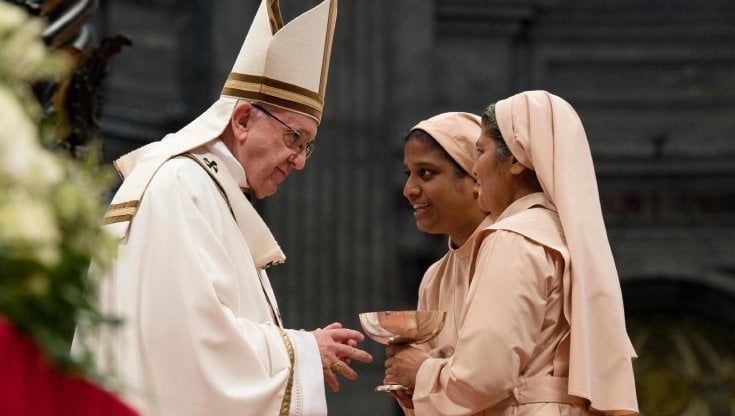 Vaticano, il Papa apre alle donne per le letture e la distribuzione dell'Eucarestia
