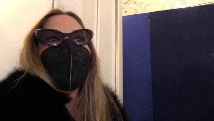 Sanremo 2022, Naike Rivelli difende mamma Ornella Muti: "Questo è l'anno dei fiori di cannabis"