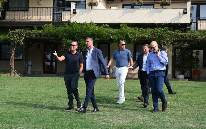 Milan, Cardinale in visita a Milanello dopo la vittoria nel derby