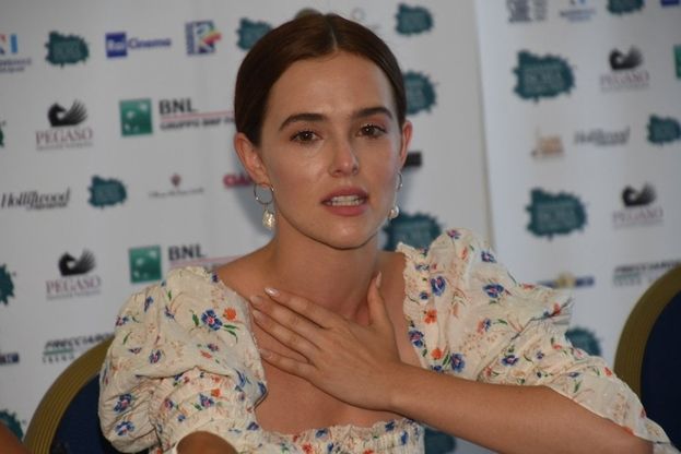 Da Hollywood a Ischia, la giovane "stella" Zoey Deutch: "Mi vedrete nella serie 'The politician'"