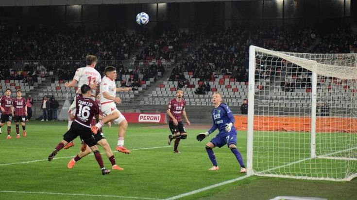 Il Bari delude anche con la Salernitana: al San Nicola finisce 0-0. Un boato solo per Joao Paulo