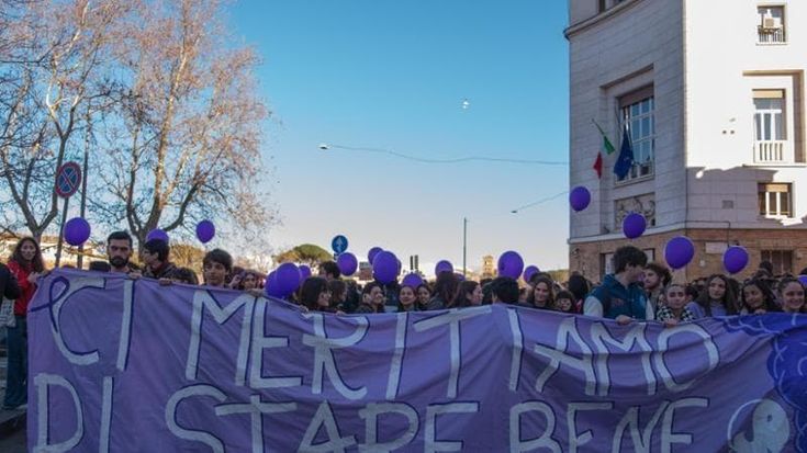 Giornata del fiocchetto lilla contro i disturbi alimentari. “Basta morti di anoressia e bulimia”. Ma lo Stato è sempre più assente. I genitori: “Lasciati soli”