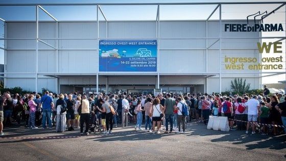 Il Salone del camper punta sulla sostenibilità e firma il rinnovo: a Parma altri cinque anni 