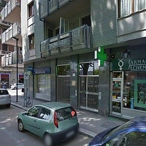 Scende in cantina, la scala le crolla sotto i piedi: donna ferita