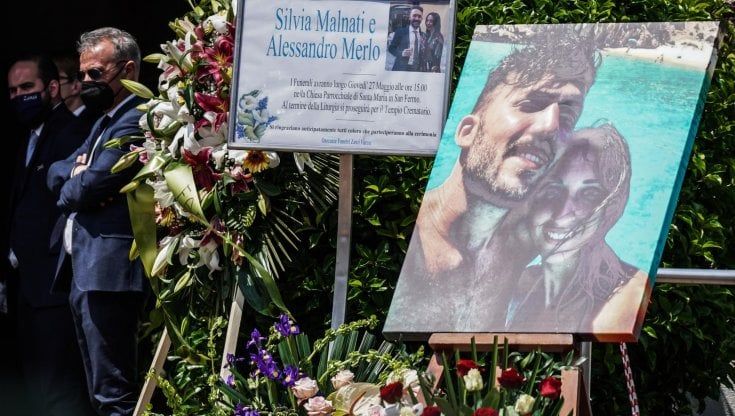 Funivia di Stresa, i resti dei fidanzati Alessandro Merlo e Silvia Malnati in un unico loculo. I genitori: "Così riposeranno insieme"