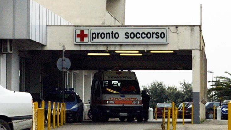 Salerno, grave indiano abbandonato davanti ospedale: l’ombra del caporalato e dello sfruttamento