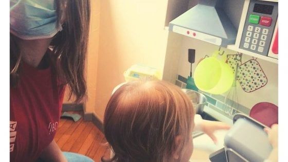 Custodiscili a casa: a Parma baby-sitter volontarie aiutano medici e infermieri 