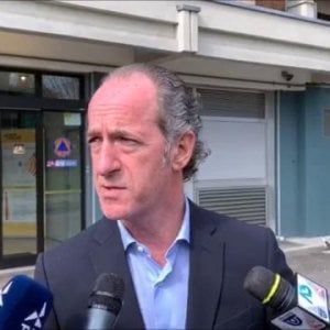 Coronavirus, la ribellione di Zaia: “Sbagliato isolare anche noi: lo dicono gli scienziati”