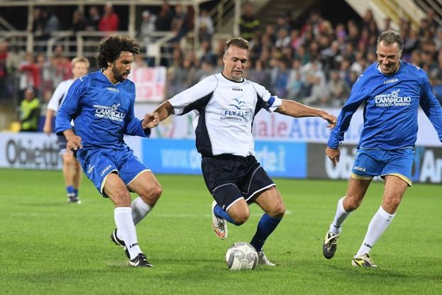 Firenze, Batigol illumina per una notte il Franchi: tre gol
