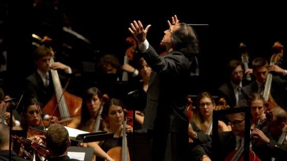 L'appello di Riccardo Muti per i teatri: "La salute per prima, ma curiamo anche la mente"