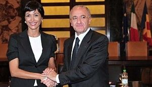 Carfagna contro De Luca:<br />"Vergognoso il doppio incarico"