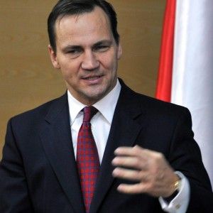 Polonia, Sikorski: "Putin e gli euroscettici una minaccia per l'Europa"