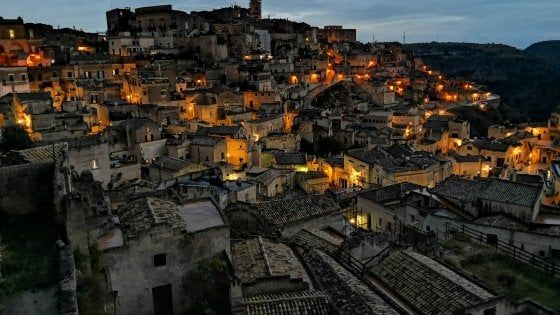 Natale a Matera, dal 22 al 25 novembre i mercatini nei Sassi: nel castello arriva Santa Claus