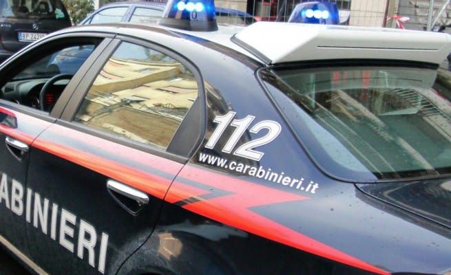 "C'è un ladro che si arrampica sulla grondaia", ma era il proprietario