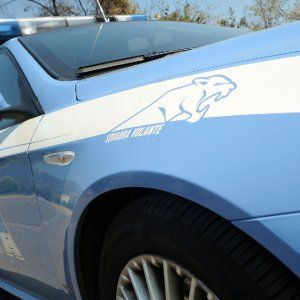 Milano, dirigente sportivo molestava i compagni di squadra del figlio: arrestato