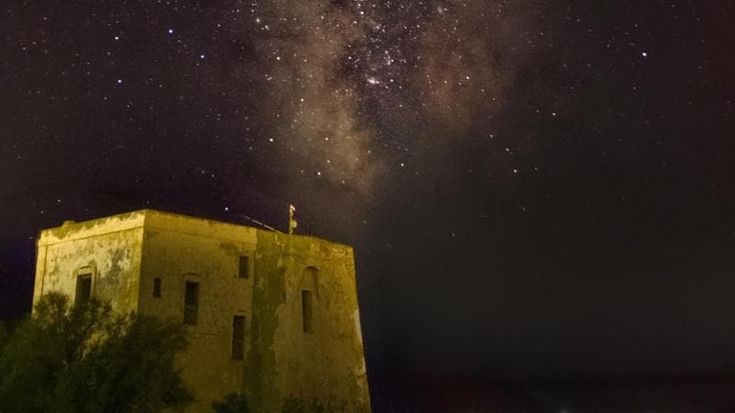 Dal Salento alla Via Lattea, lo scatto del cielo stellato su Torre Inserraglio è un incanto