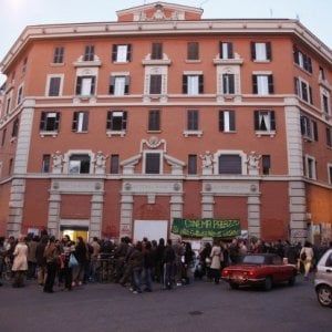 Roma, Sabina Guzzanti e altri 11 a processo per l'occupazione del cinema Palazzo