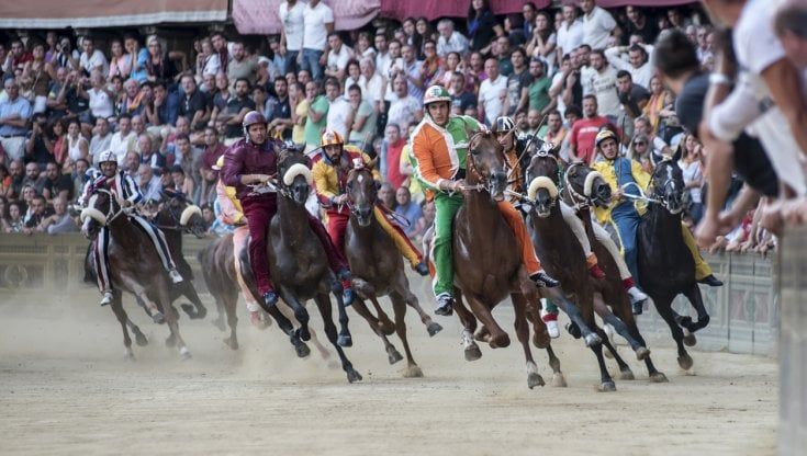Il Palio di Siena "galoppa" con l’intelligenza artificiale: un avatar risponderà alle domande dei turisti