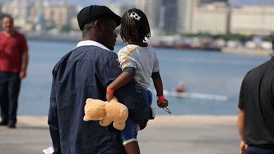 Migranti: la marcia degli scalzi, Palermo cammina per prima sulla strada dell'accoglienza