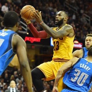 Basket, Nba: Golden State e Cleveland dettano legge, Belinelli non basta a Charlotte