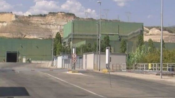 Incendio Battipaglia, i cittadini: "No a nuovi impianti per il  trattamento dei rifiuti"