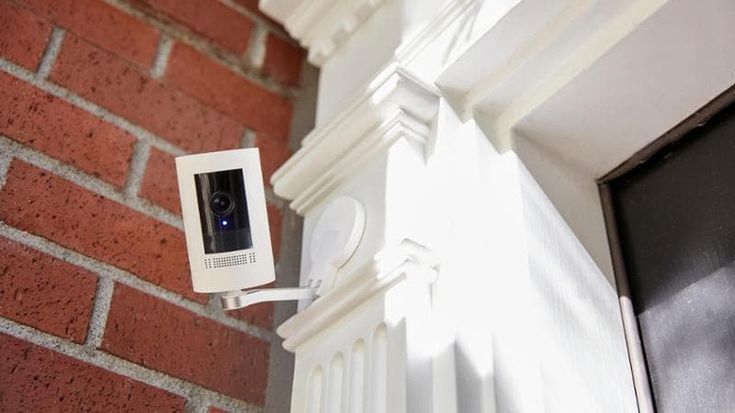 Italiani in cerca di sicurezza anche tra le pareti di casa: cresce l'interesse per telecamere e sistemi di allarme