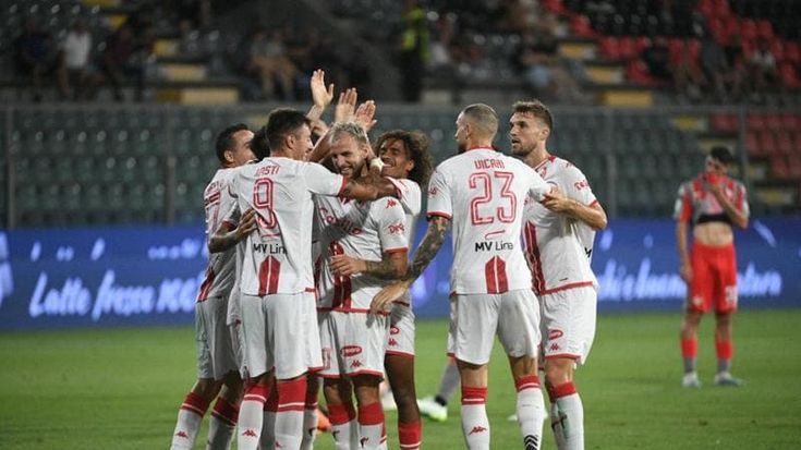 Sibilli regala al Bari la prima vittoria in trasferta: 1-0 alla Cremonese. Ed è festa davanti ai mille tifosi biancorossi