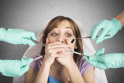 Dentisti a caro prezzo, c’è chi si indebita o va all’estero