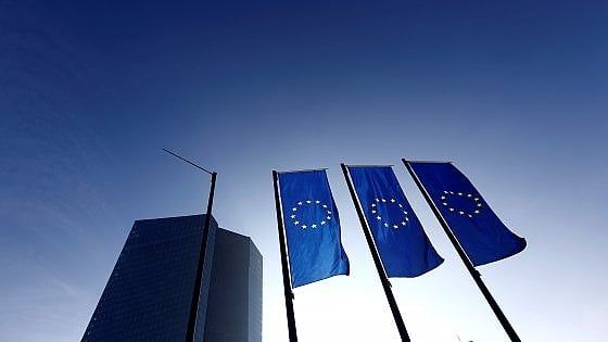 La Bce non tocca i tassi, Borse europee miste dopo le parole di Draghi
