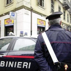 Stalking, scappa dall'ex marito e si rifugia nella caserma dei carabinieri