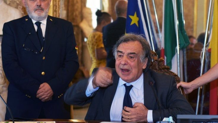 Palermo, la linea dura di Orlando: fuori gli assessori renziani, porte aperte al Pd