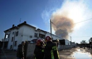 Moncalieri, in fiamme<br />un'azienda dolciaria