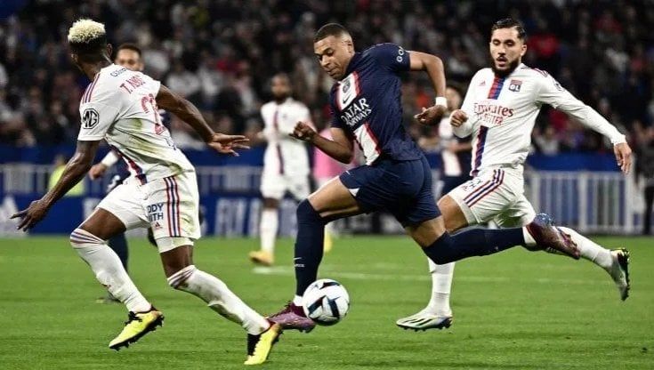 Gli stipendi d'oro del pallone: Mbappé scalza Messi e Ronaldo dal trono dei calciatori più pagati